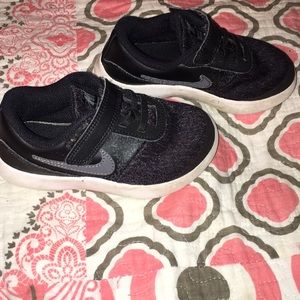 Nike Toddlers Black Shoes Very nice Condition
